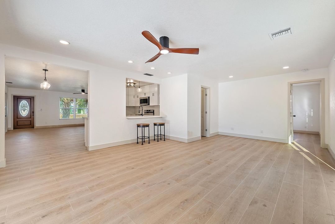 For Rent: $3,600 (4 beds, 2 baths, 1720 Square Feet)