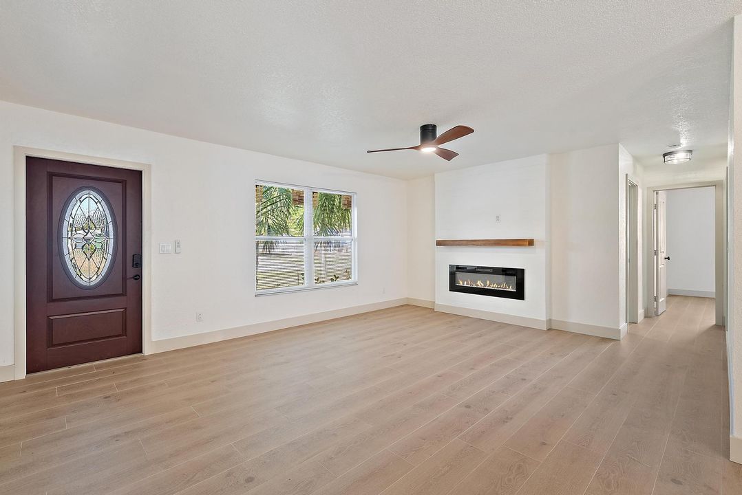 For Rent: $3,600 (4 beds, 2 baths, 1720 Square Feet)