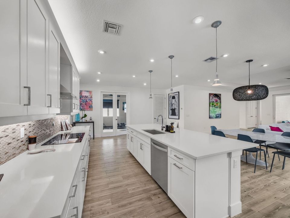 En Venta: $465,000 (3 camas, 2 baños, 2354 Pies cuadrados)