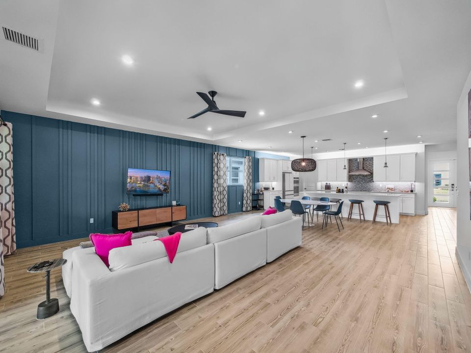 En Venta: $465,000 (3 camas, 2 baños, 2354 Pies cuadrados)