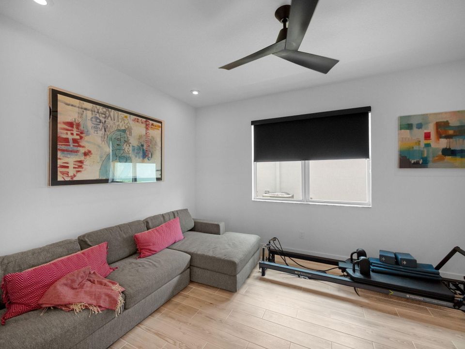 En Venta: $465,000 (3 camas, 2 baños, 2354 Pies cuadrados)