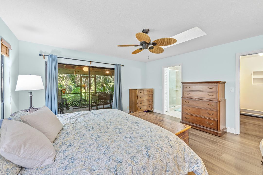 Под контрактом: $775,000 (3 спален, 3 ванн, 2450 Квадратных фут)