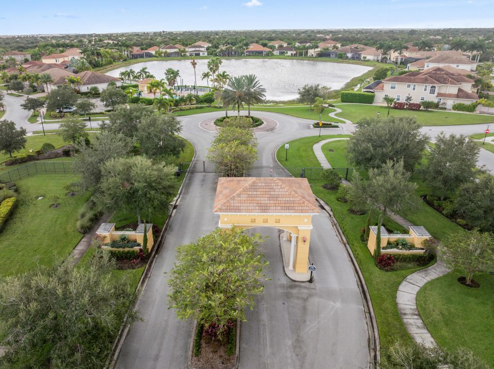 For Sale: $387,000 (3 beds, 2 baths, 1714 Square Feet)