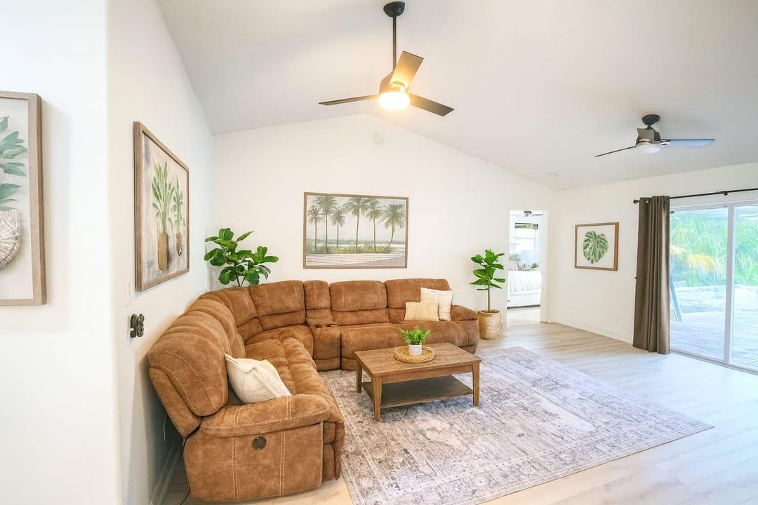 В аренду: $3,950 (4 спален, 2 ванн, 1429 Квадратных фут)