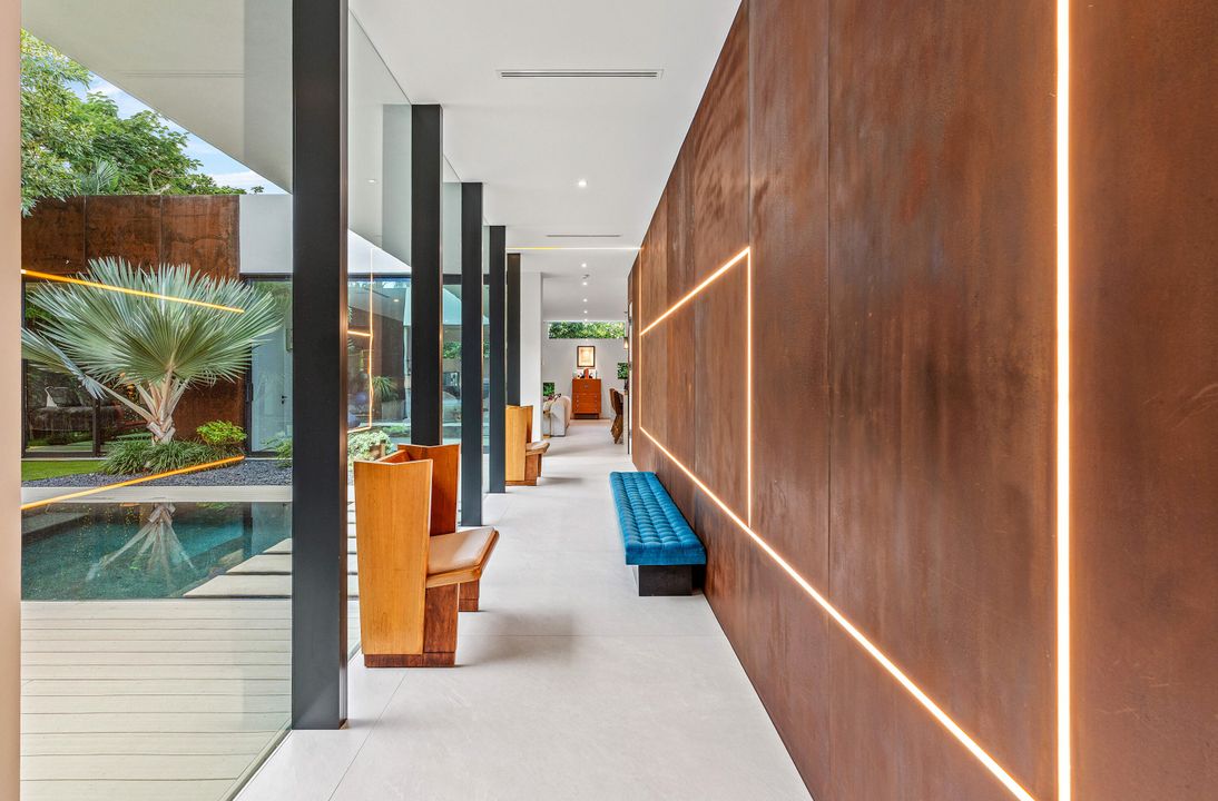 For Sale: $3,799,000 (4 beds, 4 baths, 2859 Square Feet)