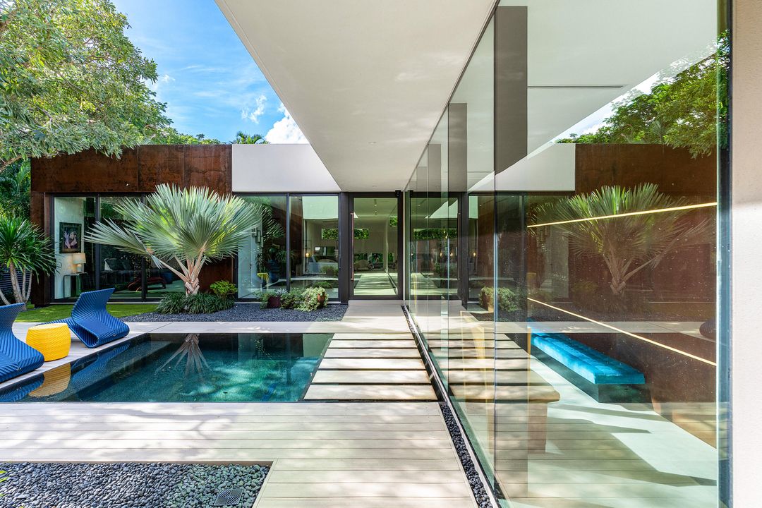 For Sale: $3,799,000 (4 beds, 4 baths, 2859 Square Feet)