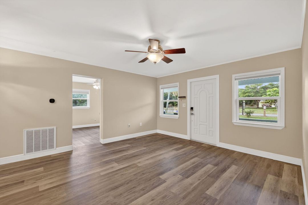 На продажу: $399,000 (3 спален, 2 ванн, 1176 Квадратных фут)