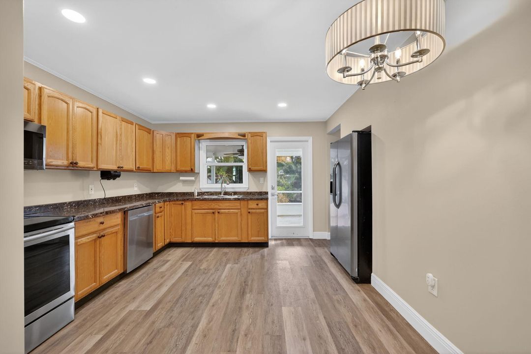 На продажу: $399,000 (3 спален, 2 ванн, 1176 Квадратных фут)