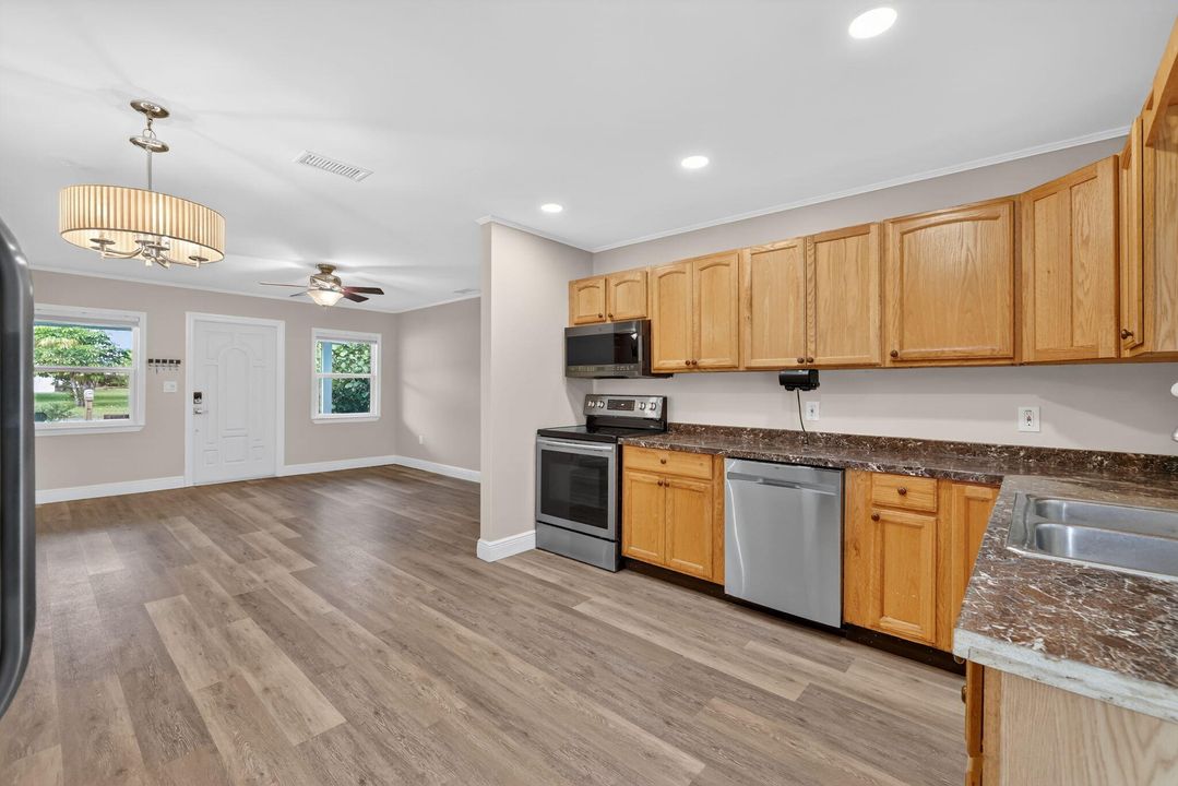 На продажу: $399,000 (3 спален, 2 ванн, 1176 Квадратных фут)