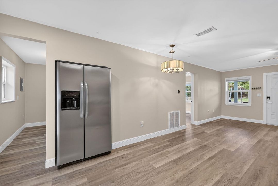 На продажу: $399,000 (3 спален, 2 ванн, 1176 Квадратных фут)