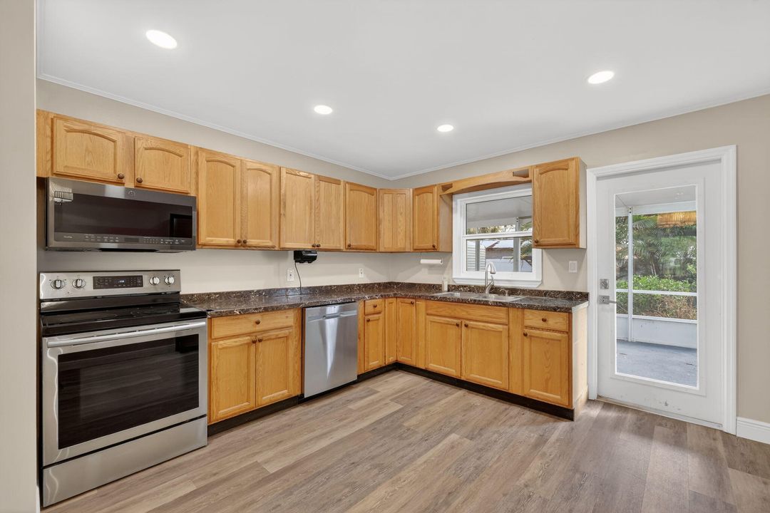 На продажу: $399,000 (3 спален, 2 ванн, 1176 Квадратных фут)