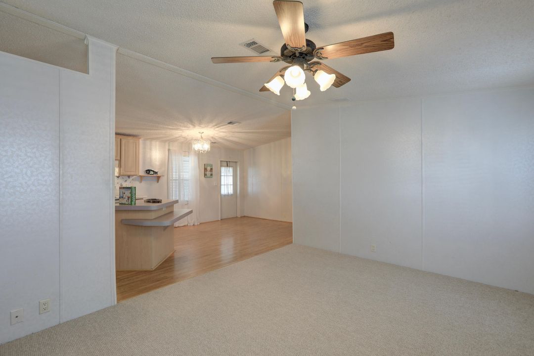 待售: $209,900 (2 贝兹, 2 浴室, 1182 平方英尺)