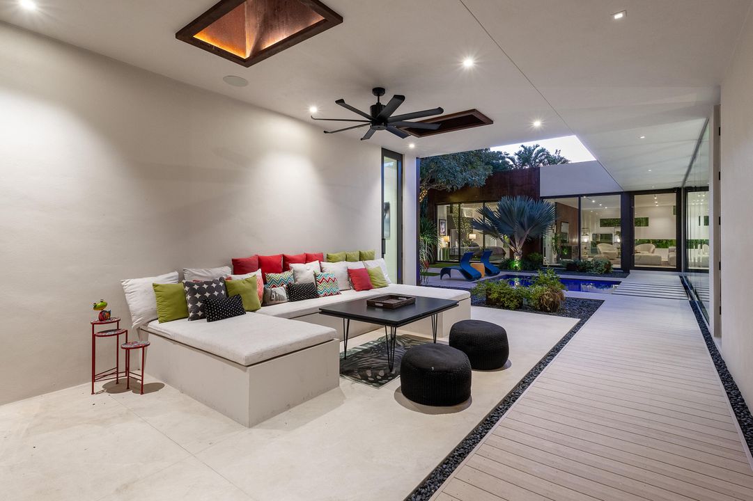 For Sale: $3,799,000 (4 beds, 4 baths, 2859 Square Feet)