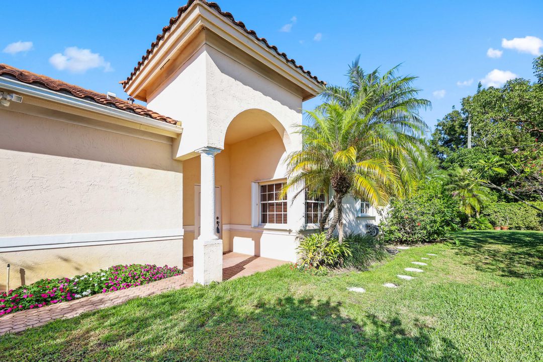 En Venta: $615,000 (3 camas, 2 baños, 2035 Pies cuadrados)