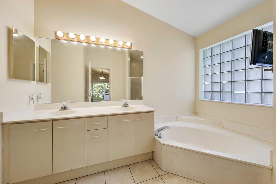 En Venta: $615,000 (3 camas, 2 baños, 2035 Pies cuadrados)