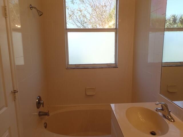 En Renta: $2,200 (3 camas, 2 baños, 1309 Pies cuadrados)