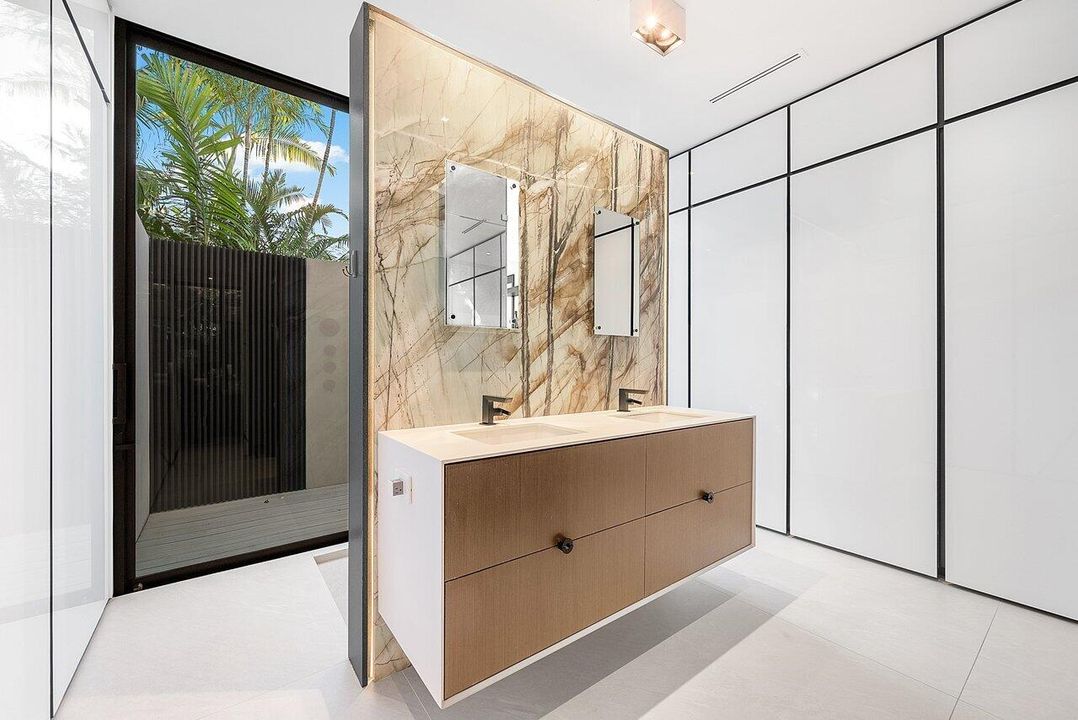 For Sale: $3,799,000 (4 beds, 4 baths, 2859 Square Feet)