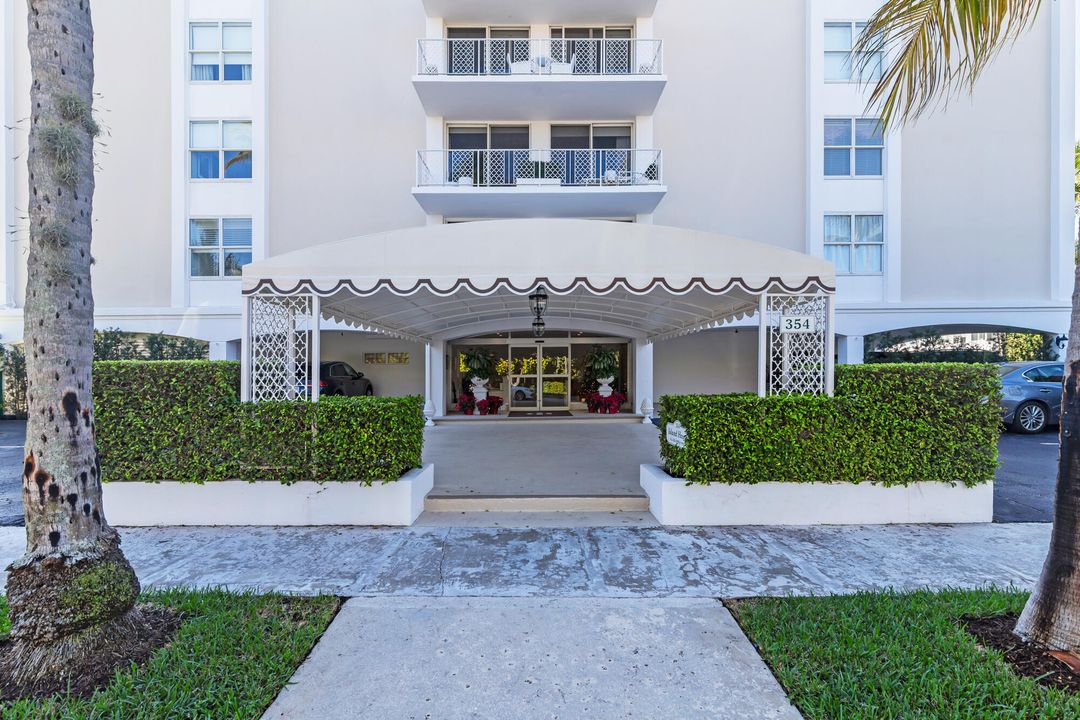 For Sale: $2,895,000 (2 beds, 2 baths, 1225 Square Feet)