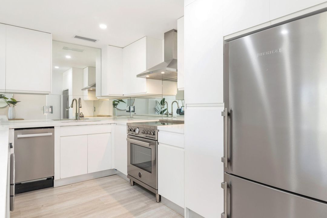 For Sale: $2,895,000 (2 beds, 2 baths, 1225 Square Feet)