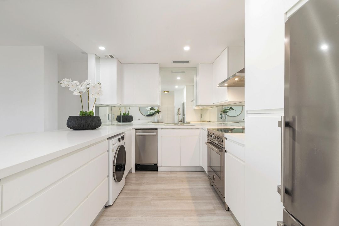 For Sale: $2,895,000 (2 beds, 2 baths, 1225 Square Feet)