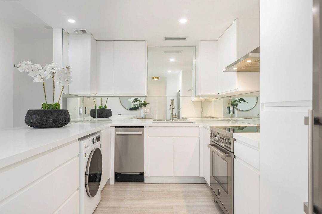 For Sale: $2,895,000 (2 beds, 2 baths, 1225 Square Feet)