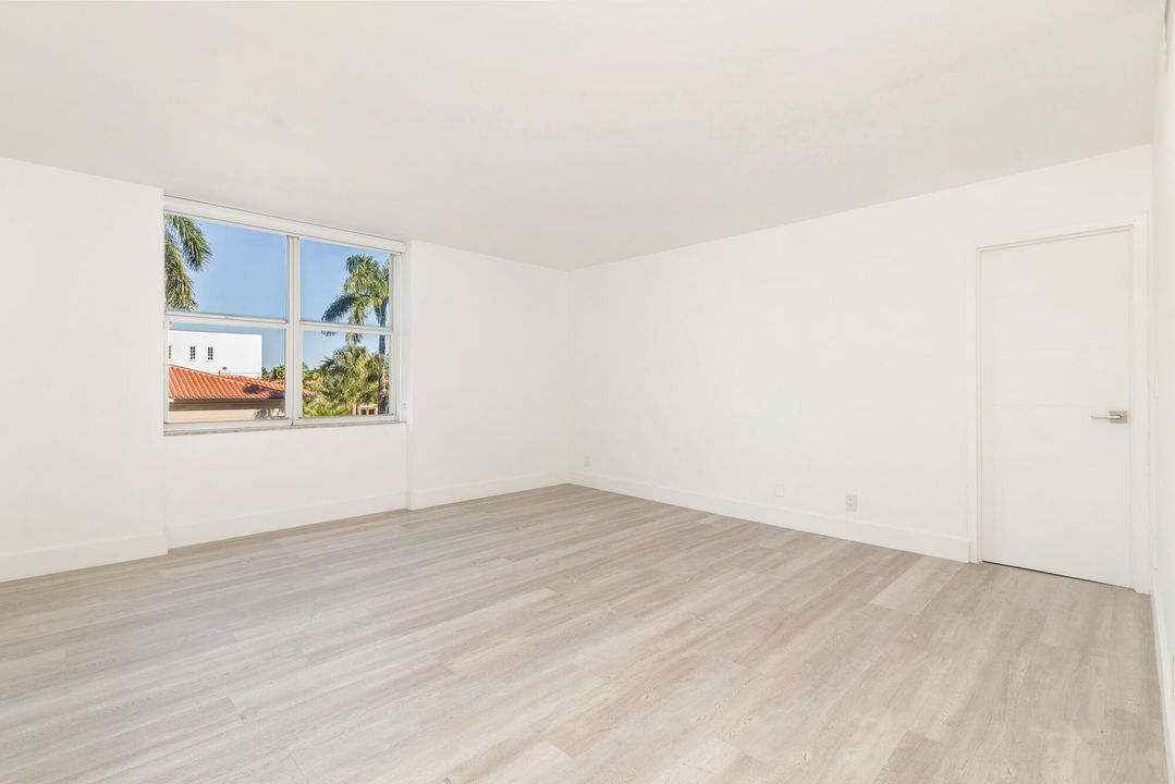 For Sale: $2,895,000 (2 beds, 2 baths, 1225 Square Feet)