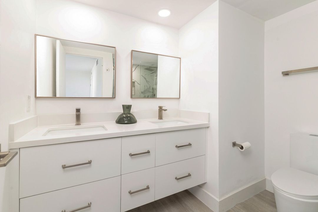 For Sale: $2,895,000 (2 beds, 2 baths, 1225 Square Feet)