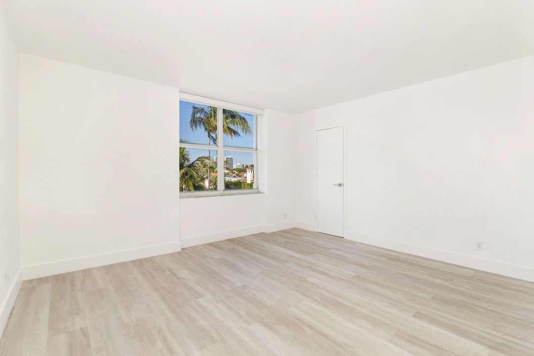 For Sale: $2,895,000 (2 beds, 2 baths, 1225 Square Feet)