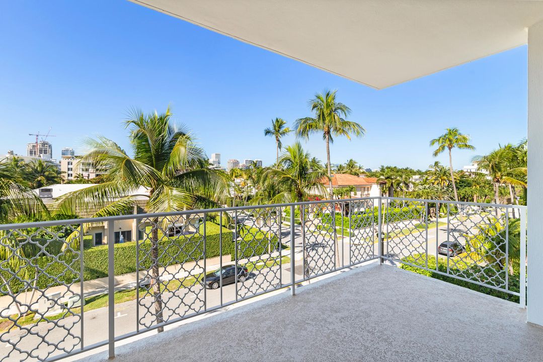 For Sale: $2,895,000 (2 beds, 2 baths, 1225 Square Feet)