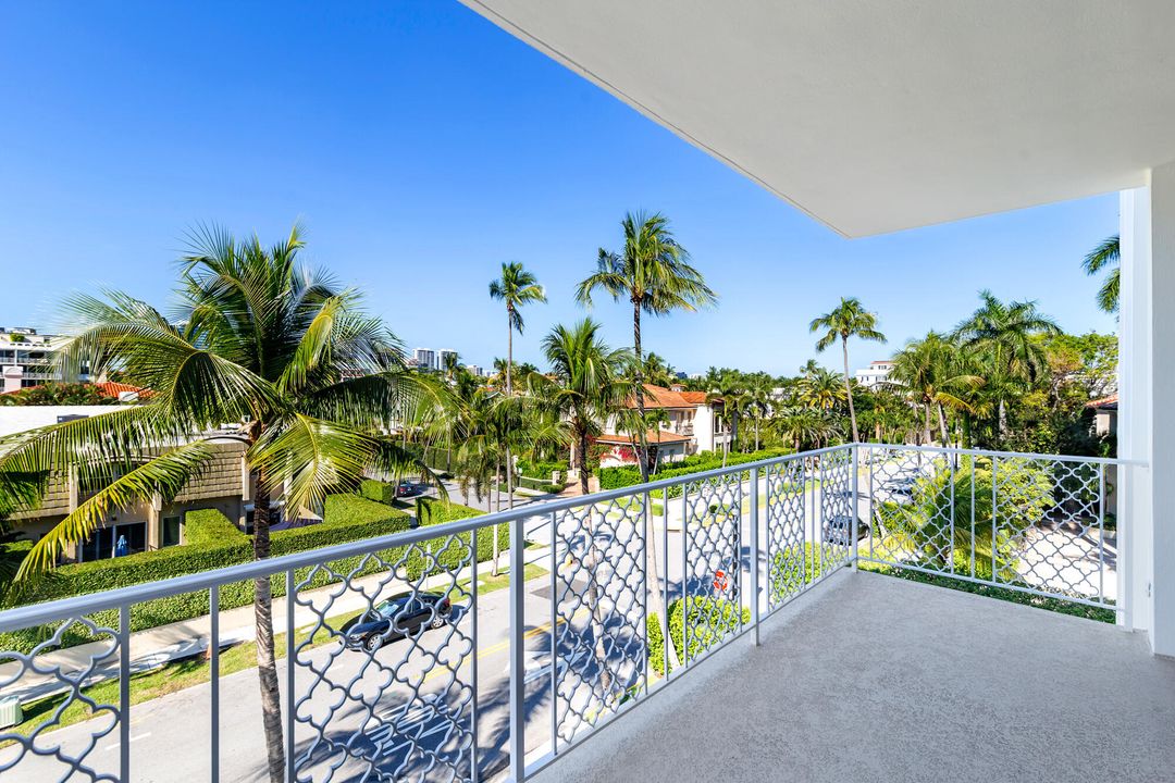 For Sale: $2,895,000 (2 beds, 2 baths, 1225 Square Feet)