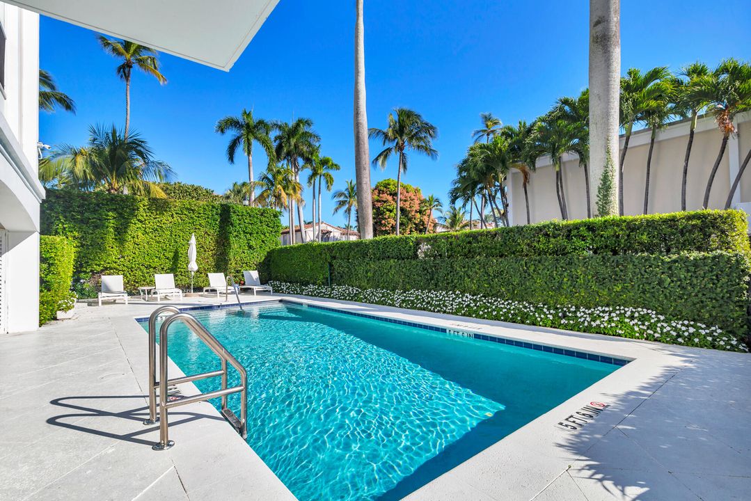 For Sale: $2,895,000 (2 beds, 2 baths, 1225 Square Feet)