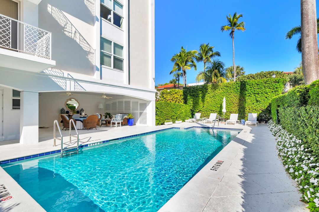 For Sale: $2,895,000 (2 beds, 2 baths, 1225 Square Feet)