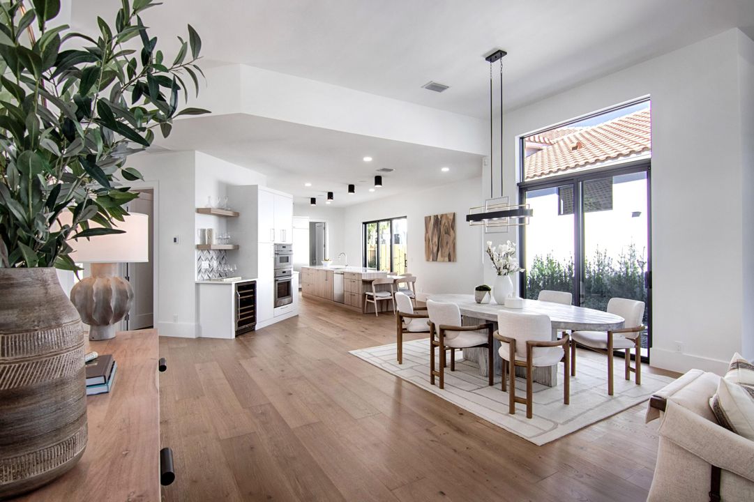 En Venta: $2,850,000 (3 camas, 3 baños, 2411 Pies cuadrados)