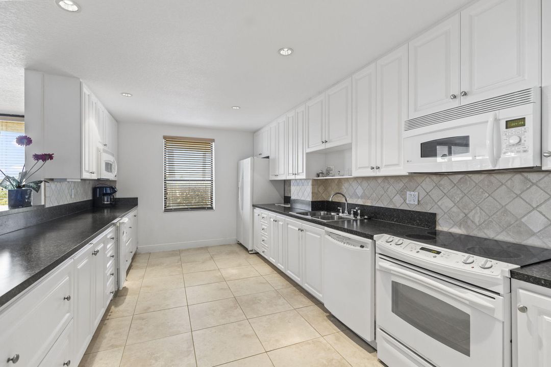 待售: $995,000 (2 贝兹, 2 浴室, 1400 平方英尺)