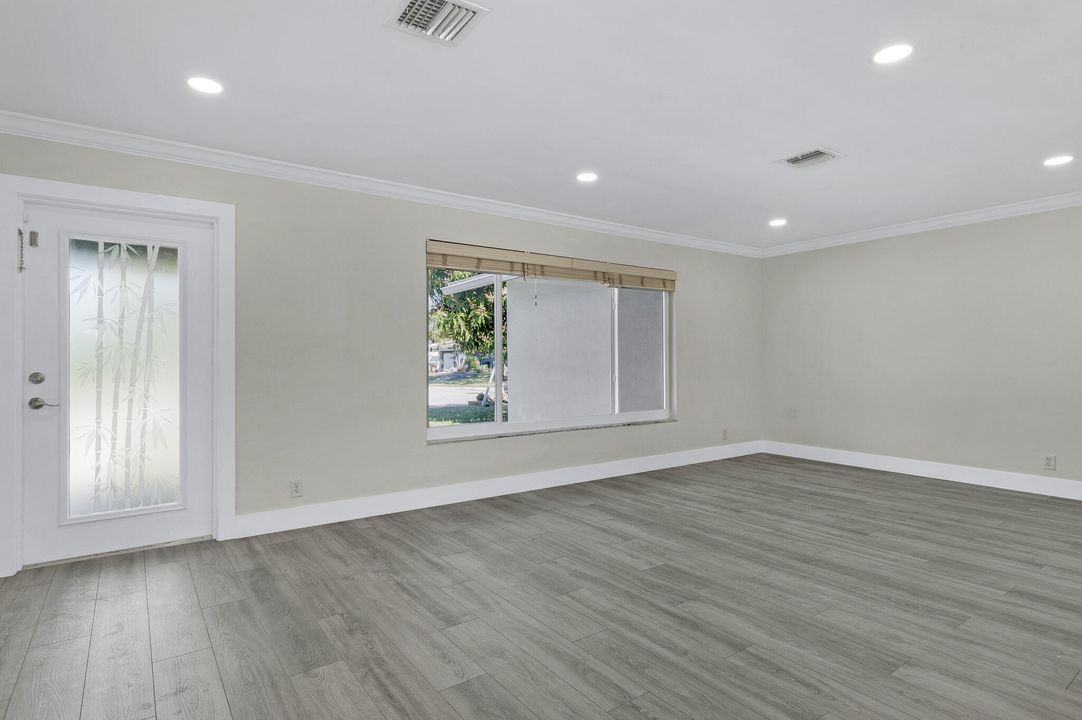 For Sale: $800,000 (3 beds, 2 baths, 1603 Square Feet)