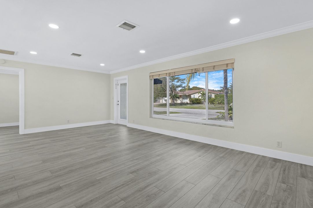 For Sale: $800,000 (3 beds, 2 baths, 1603 Square Feet)