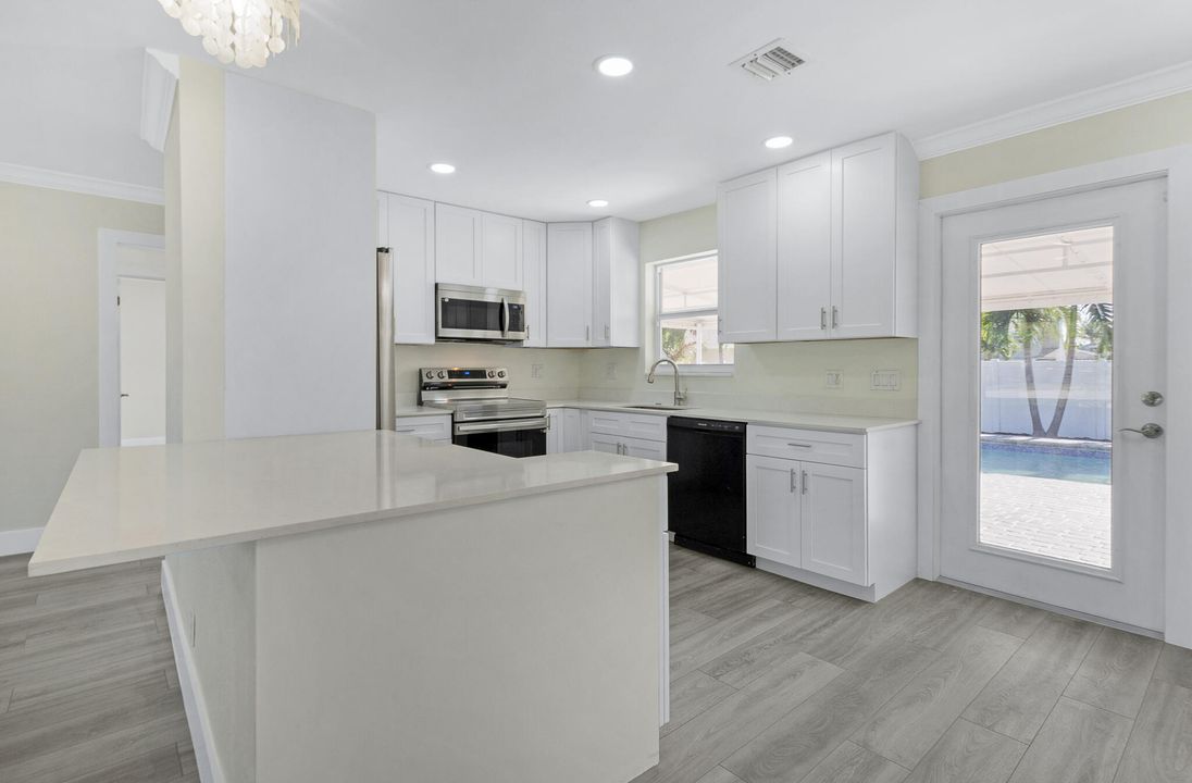 For Sale: $800,000 (3 beds, 2 baths, 1603 Square Feet)