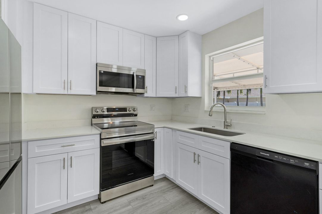 For Sale: $800,000 (3 beds, 2 baths, 1603 Square Feet)