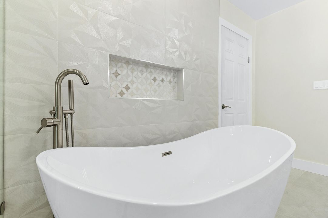 For Sale: $800,000 (3 beds, 2 baths, 1603 Square Feet)