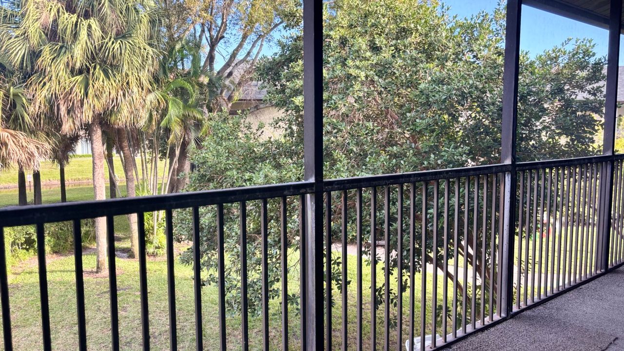 For Rent: $2,000 (2 beds, 2 baths, 937 Square Feet)