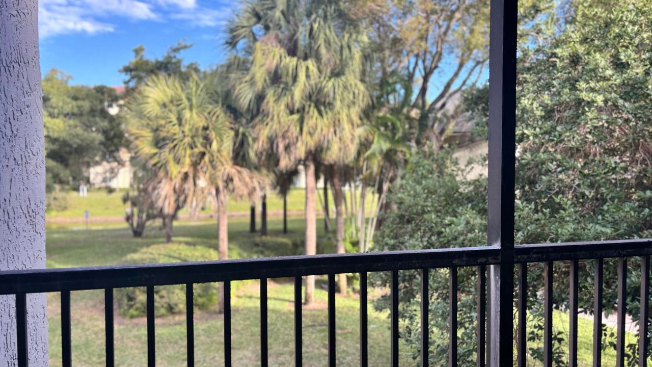 For Rent: $2,000 (2 beds, 2 baths, 937 Square Feet)