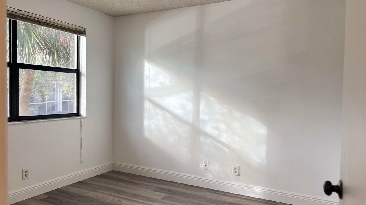 For Rent: $2,000 (2 beds, 2 baths, 937 Square Feet)