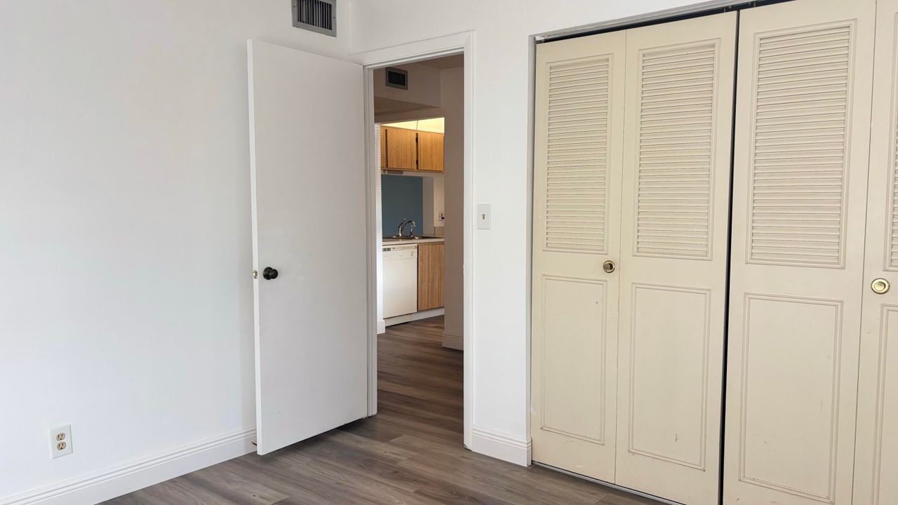 For Rent: $2,000 (2 beds, 2 baths, 937 Square Feet)