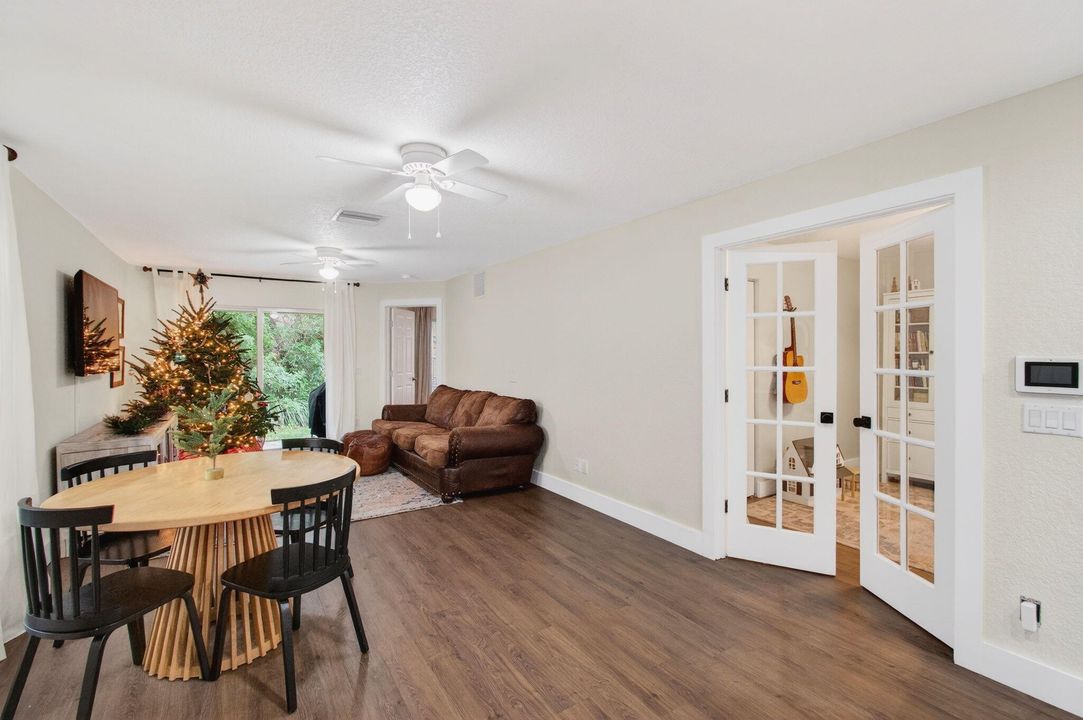 待售: $389,900 (3 贝兹, 2 浴室, 1095 平方英尺)