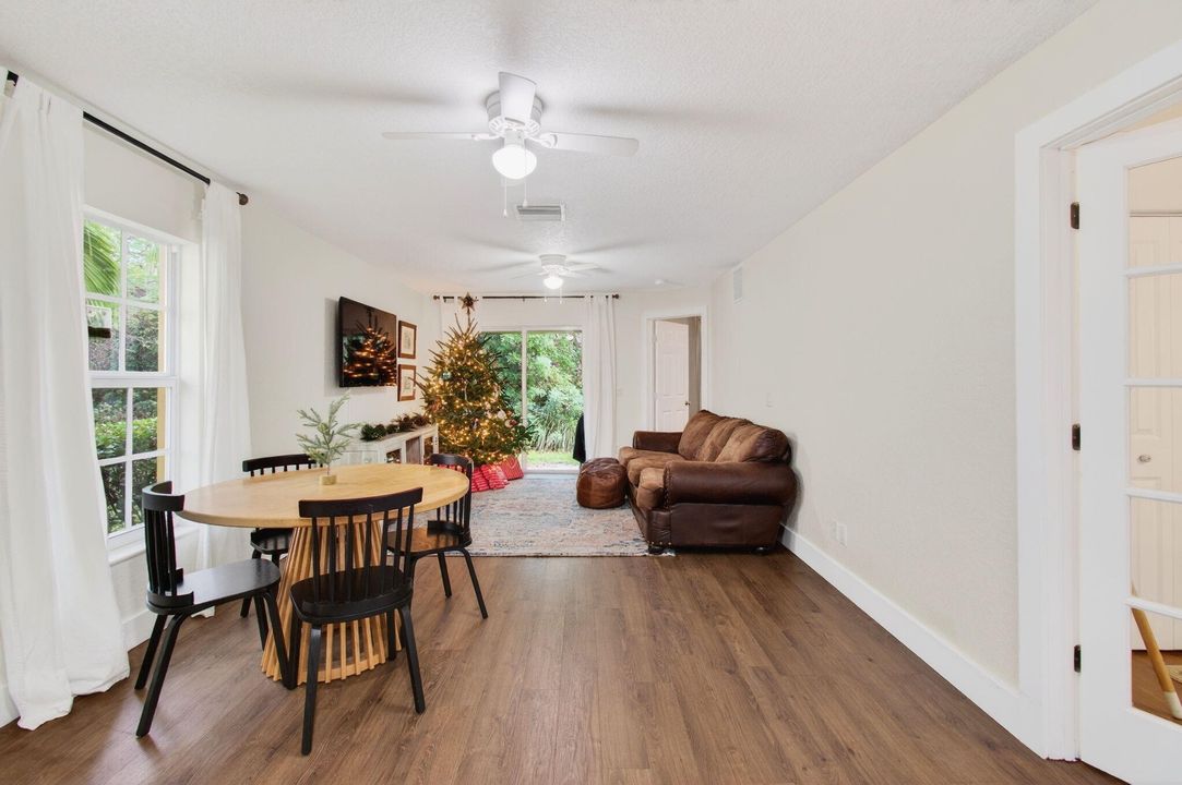 待售: $389,900 (3 贝兹, 2 浴室, 1095 平方英尺)