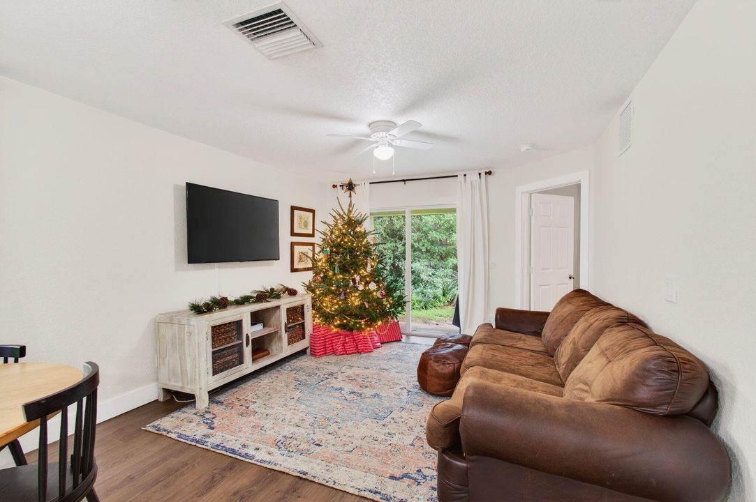 待售: $389,900 (3 贝兹, 2 浴室, 1095 平方英尺)