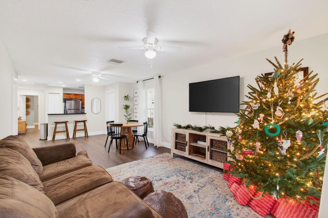 待售: $389,900 (3 贝兹, 2 浴室, 1095 平方英尺)