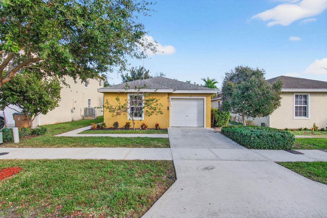 待售: $389,900 (3 贝兹, 2 浴室, 1095 平方英尺)