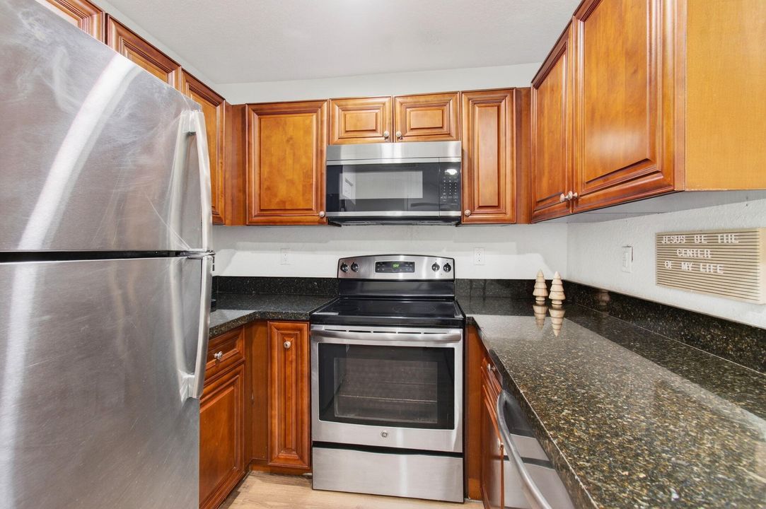 待售: $389,900 (3 贝兹, 2 浴室, 1095 平方英尺)