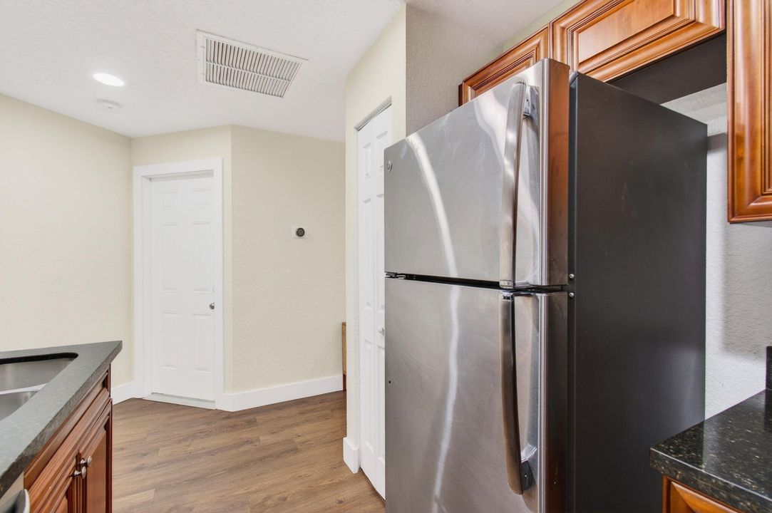 待售: $389,900 (3 贝兹, 2 浴室, 1095 平方英尺)